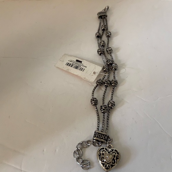 *NWT* Silver 3 rope design bracelet with beautiful silver heart - Picture 3 of 4